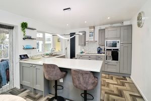 WINDSOR COURT- click for photo gallery